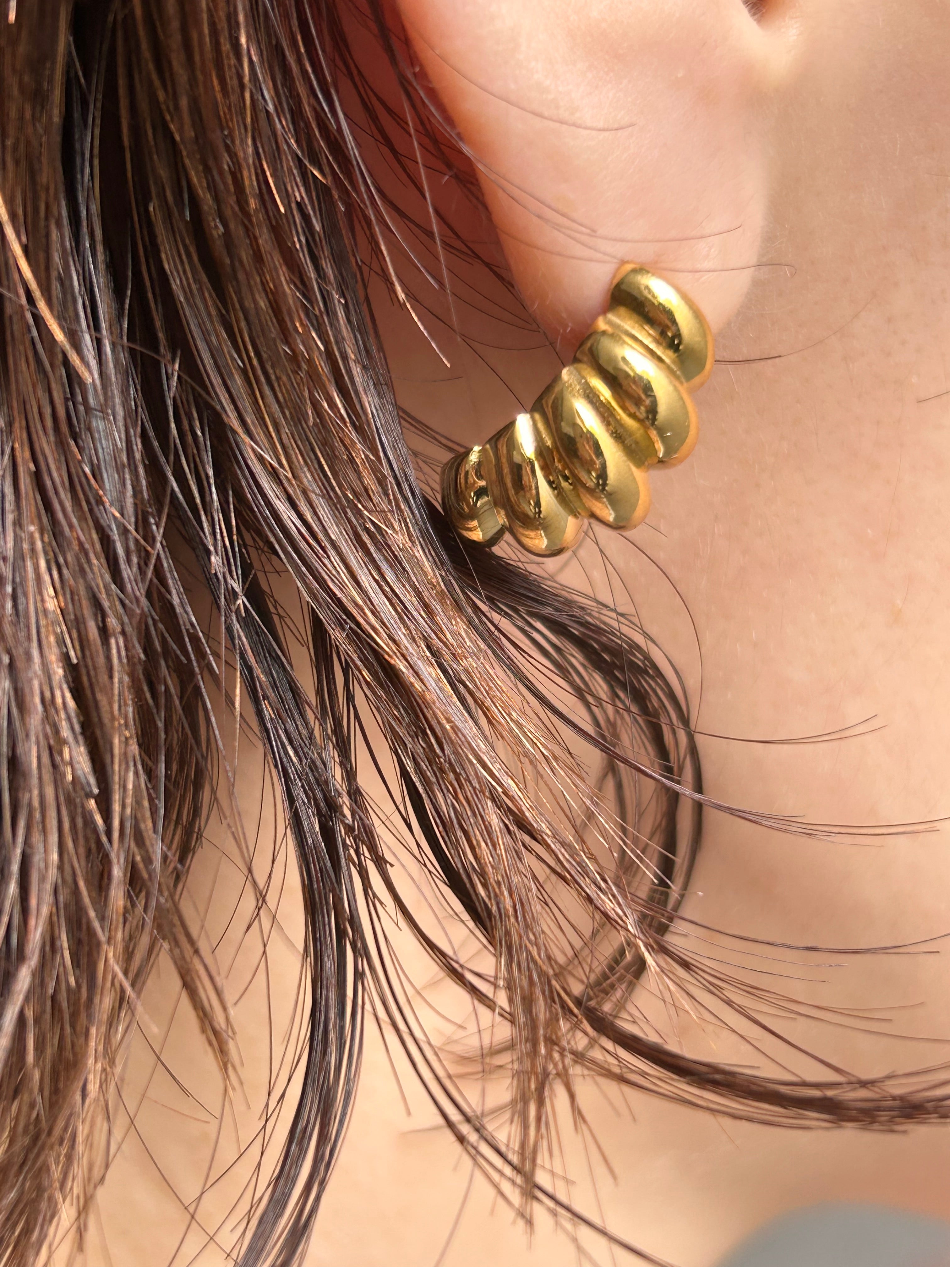 Croissant motif earring