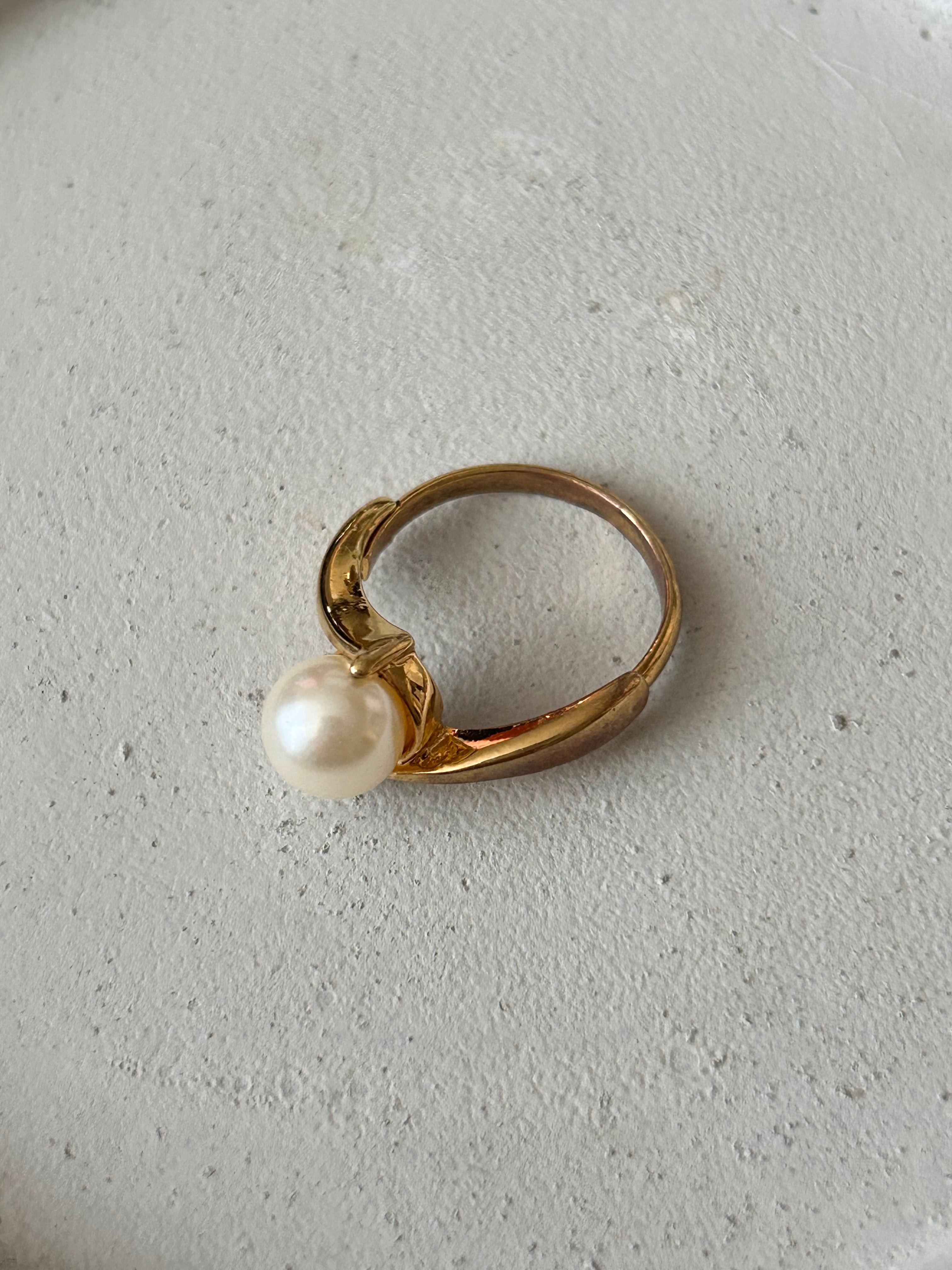vintage pearl ring