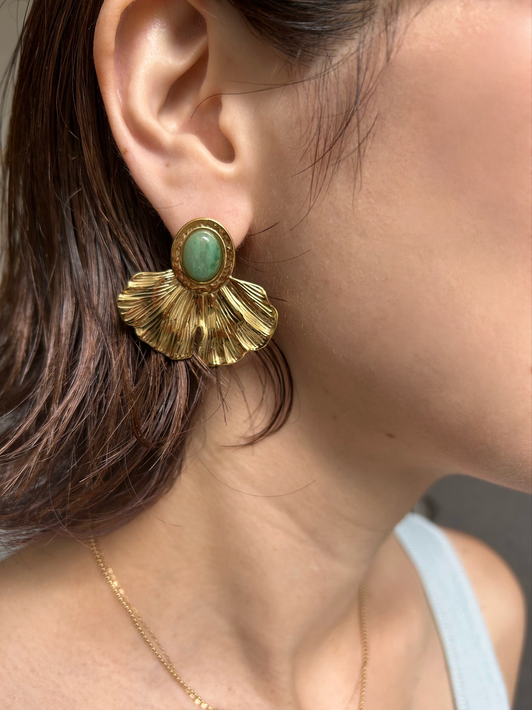 Shell stone earring
