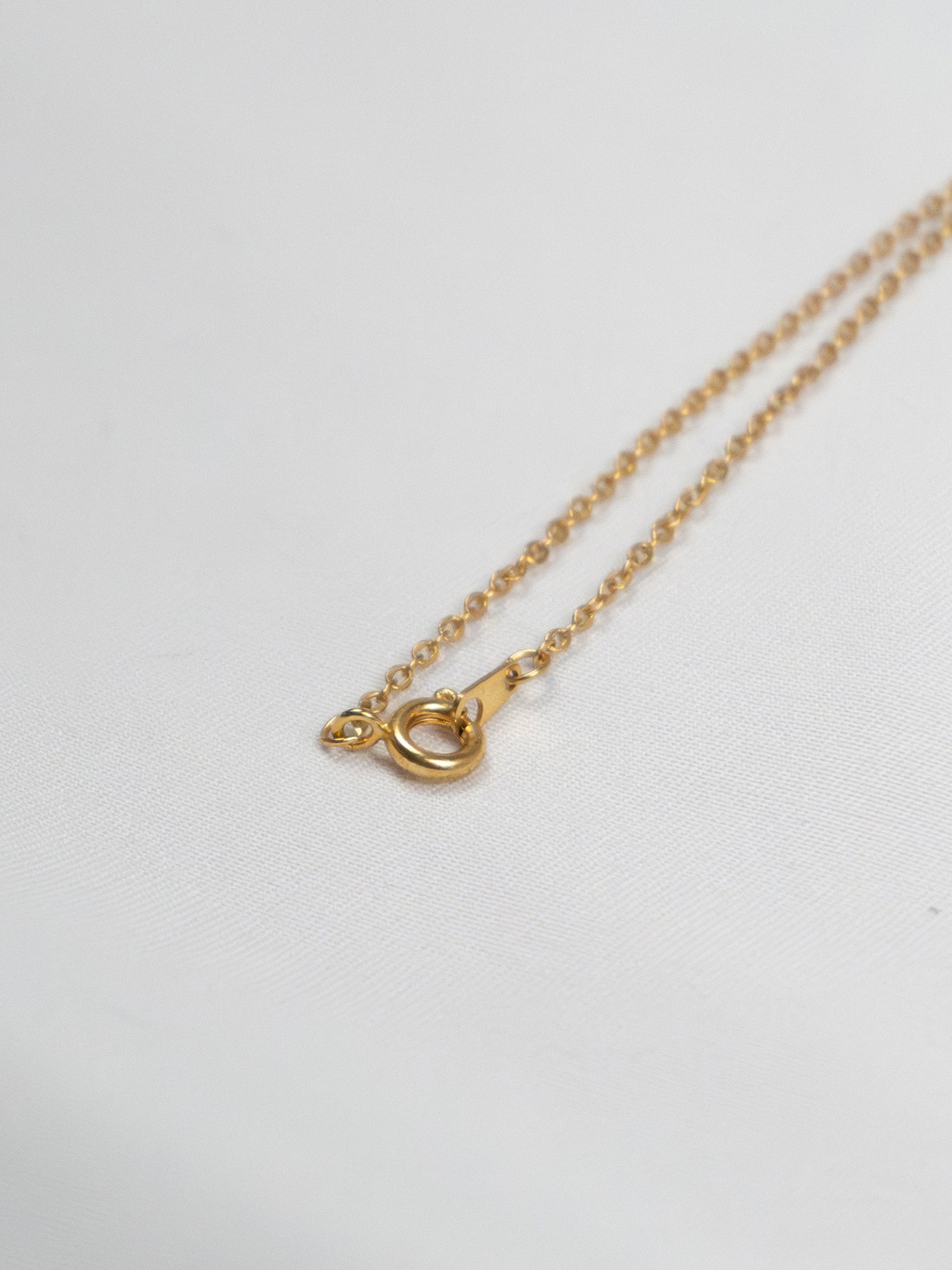 STARRY RED NECKLESS