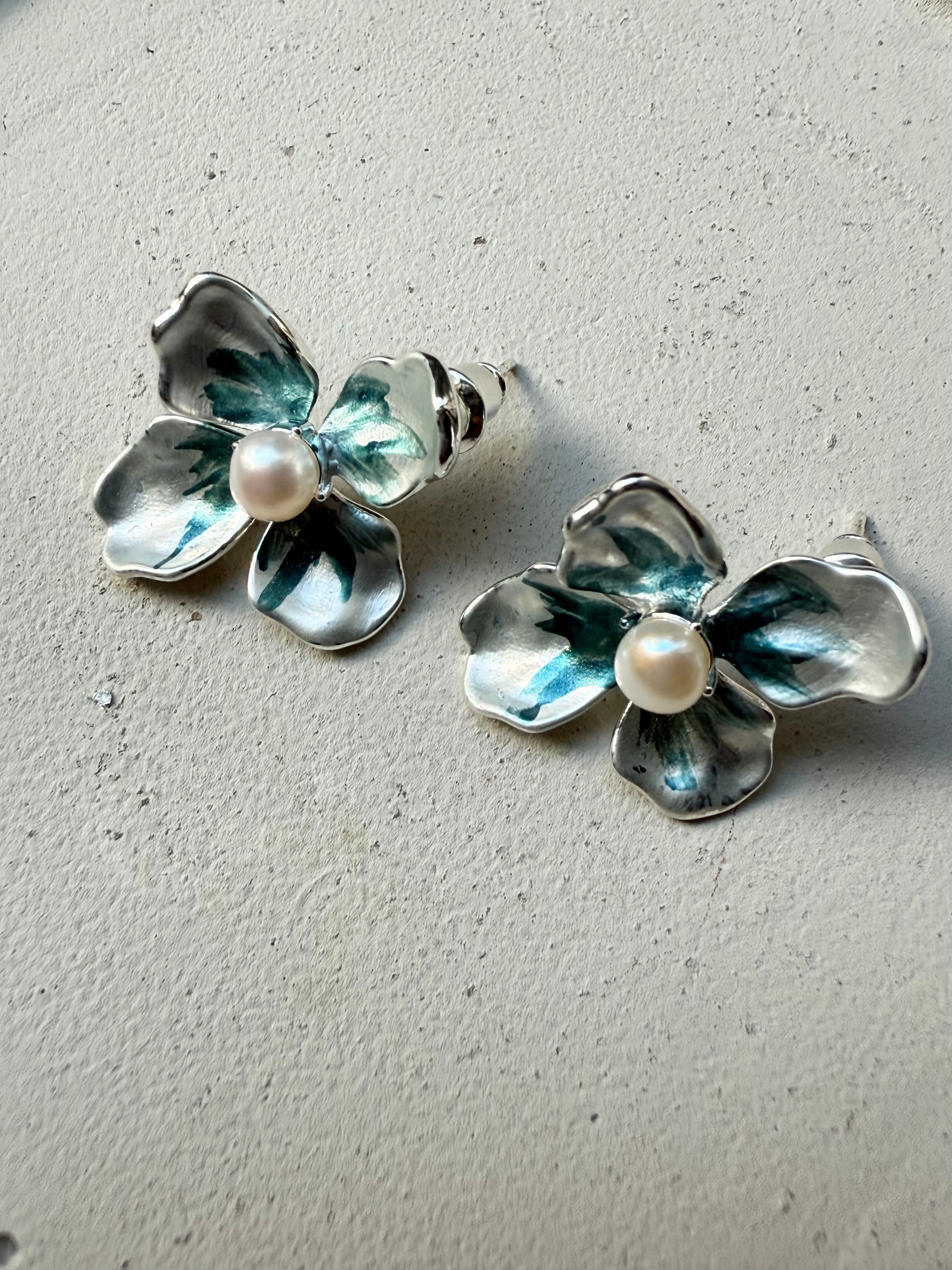 CELESTE BLOOM PEARL EARRINGS