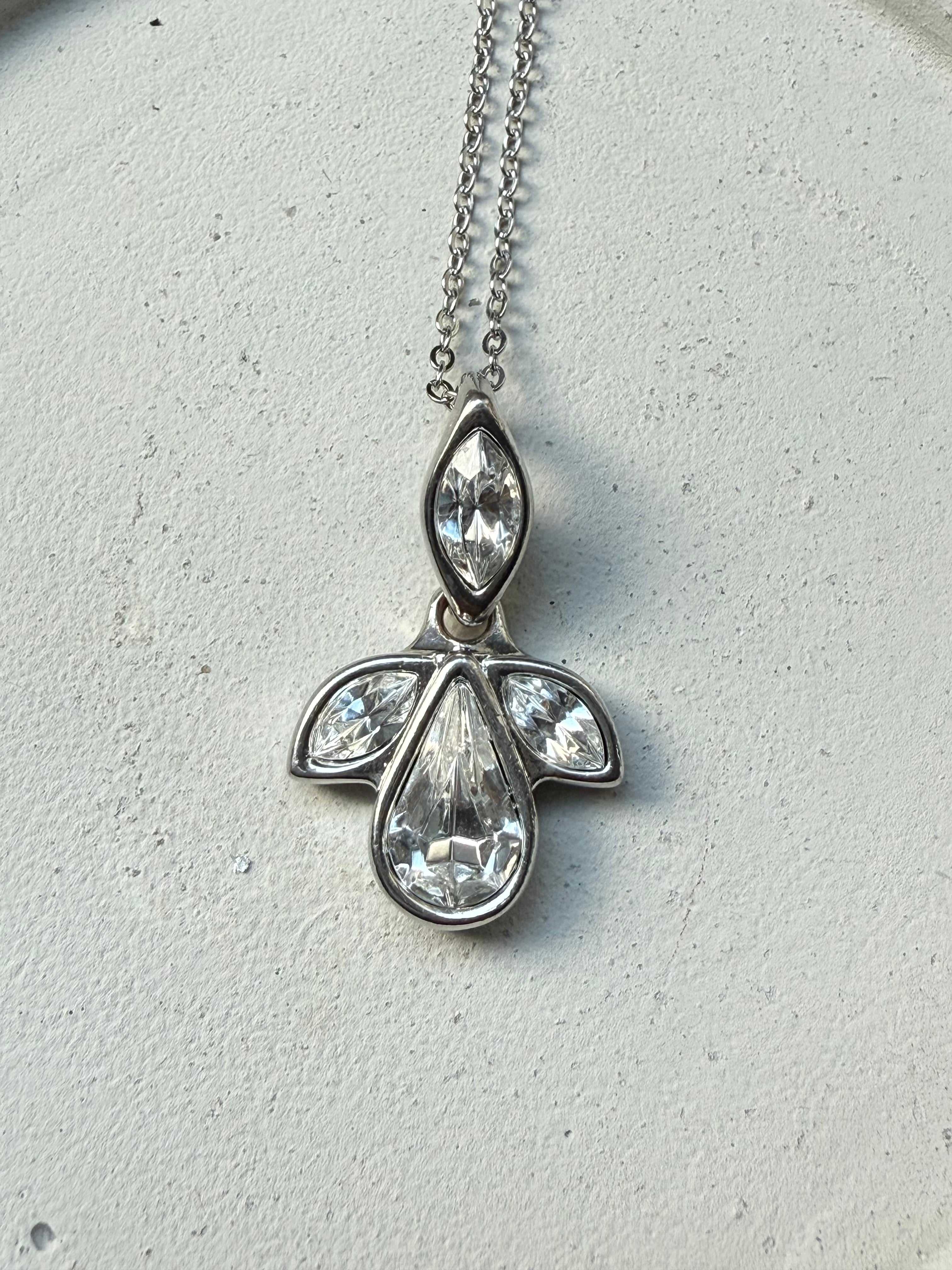 CRYSTAL PETAL SILVER NECKLACE