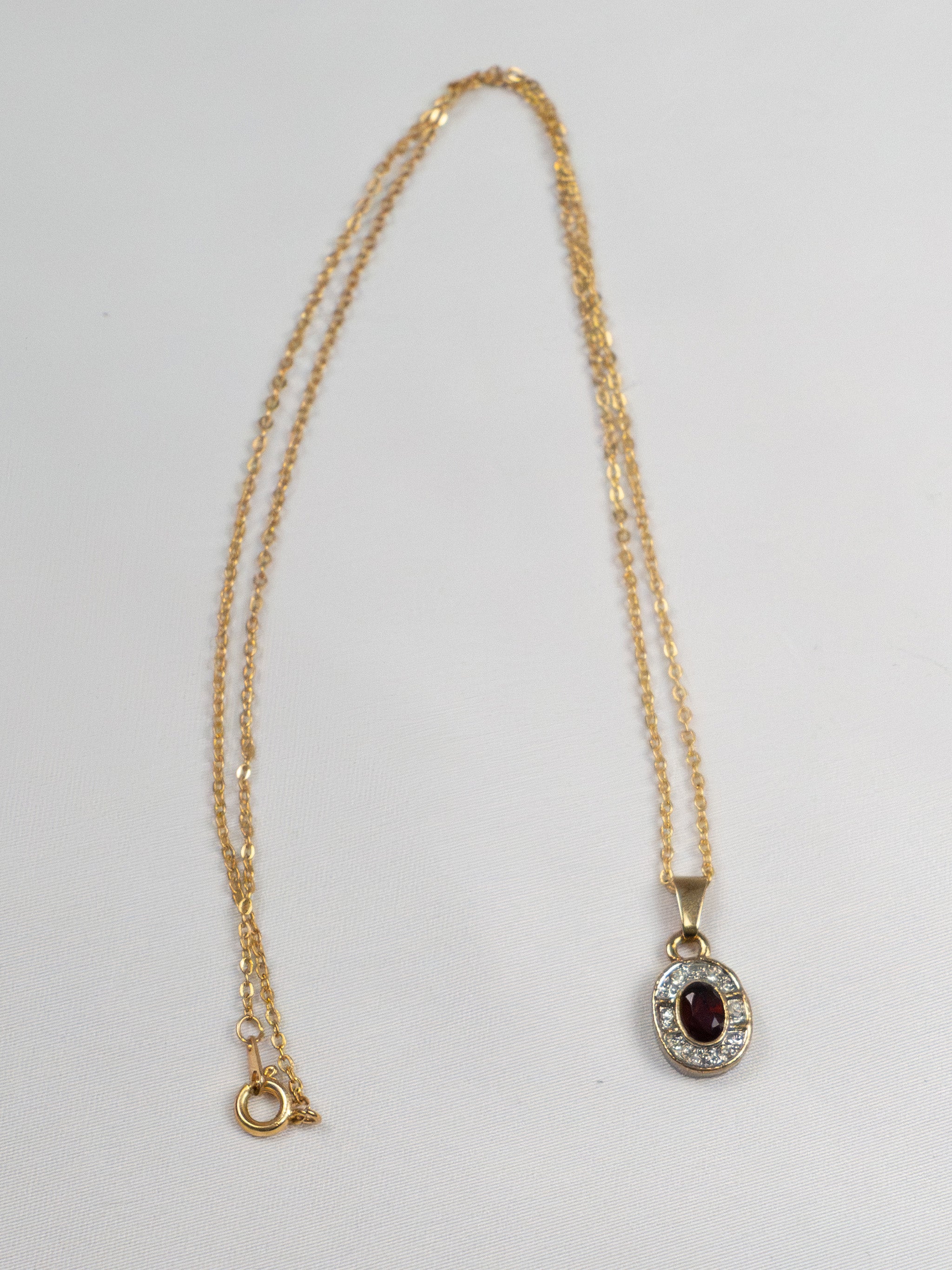 STARRY RED NECKLESS