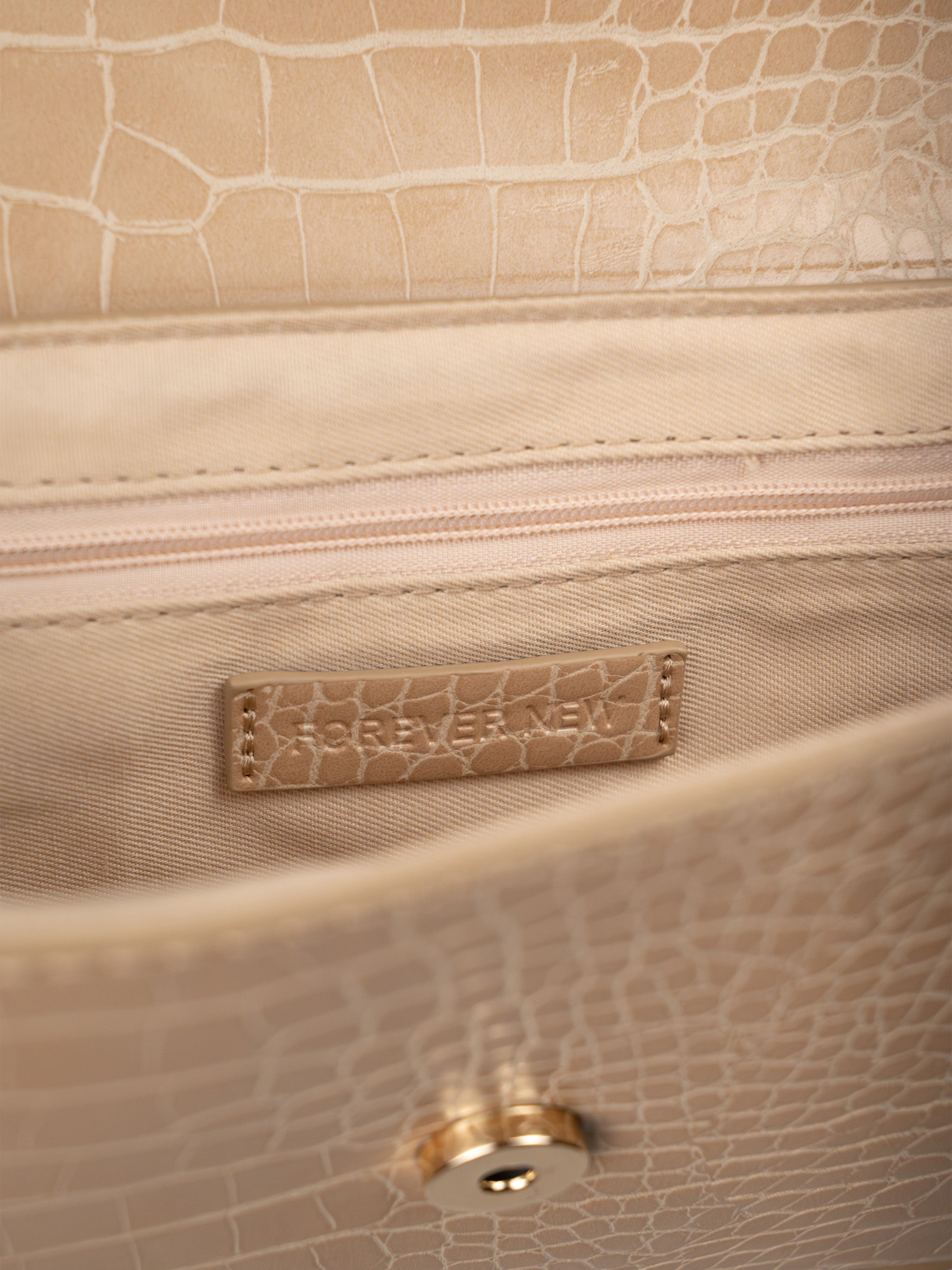 CROCO BUCKLE LEATHER SHOULDER BAG