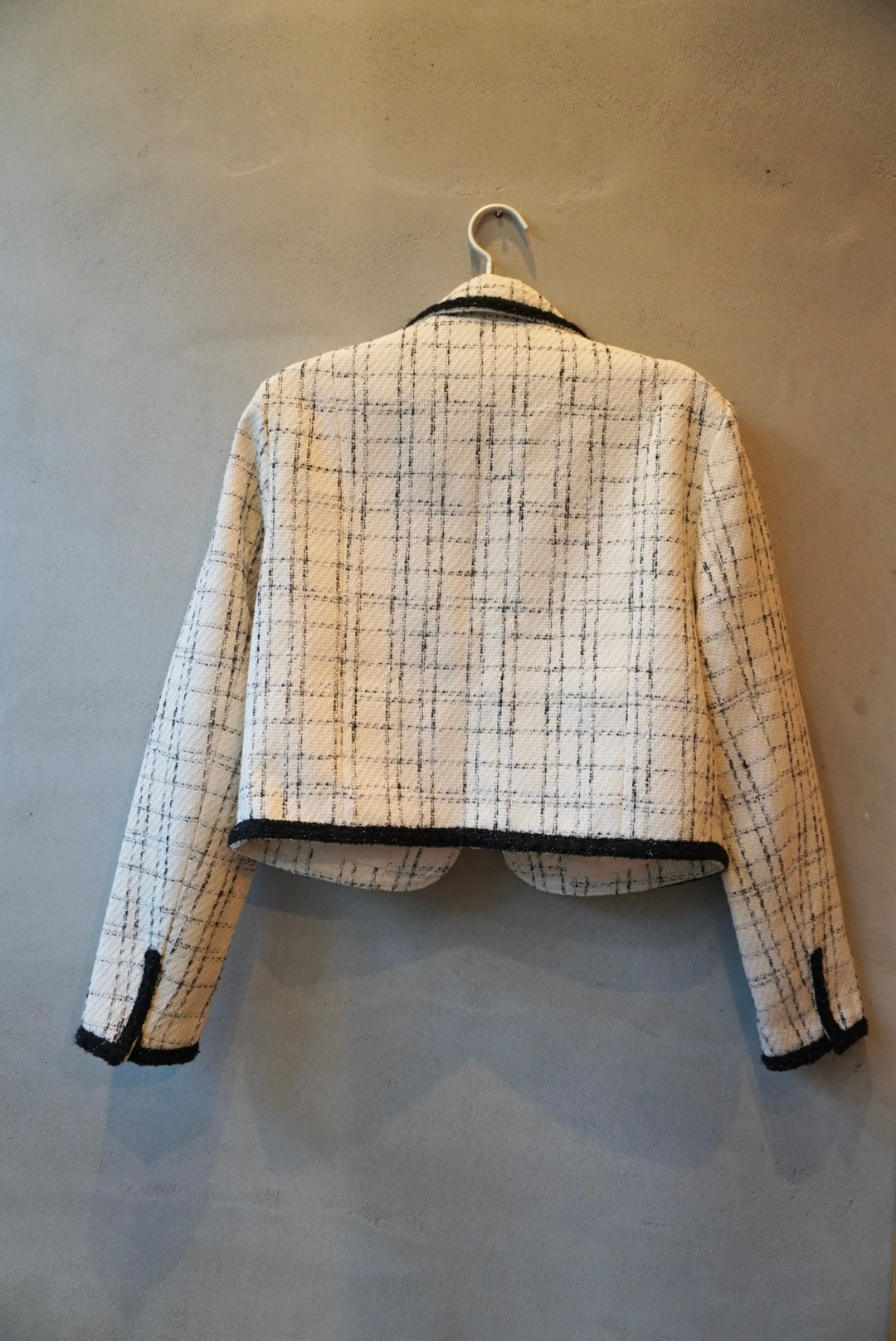 Set up cropped checkered jacket and skirt