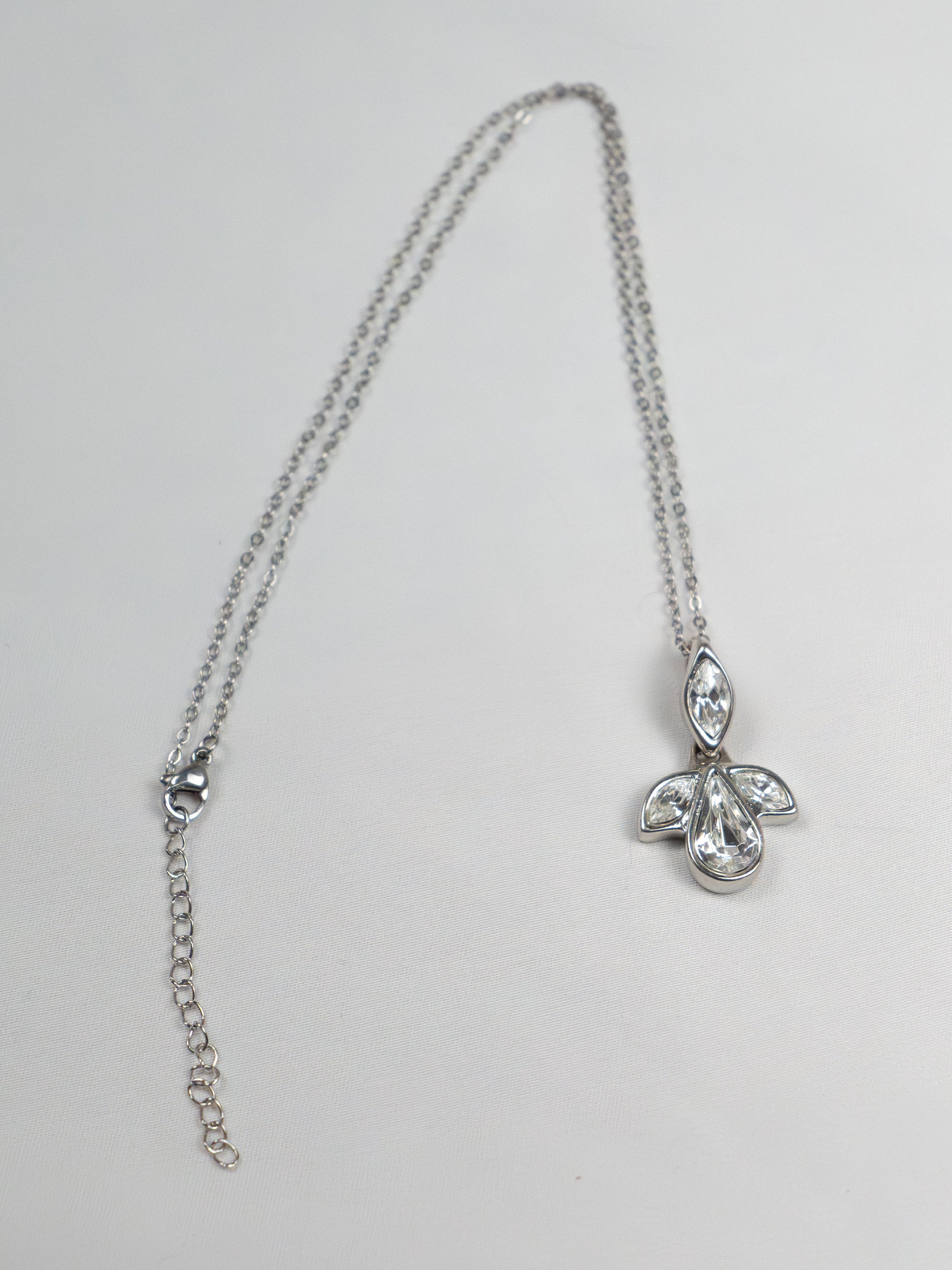 CRYSTAL PETAL SILVER NECKLACE
