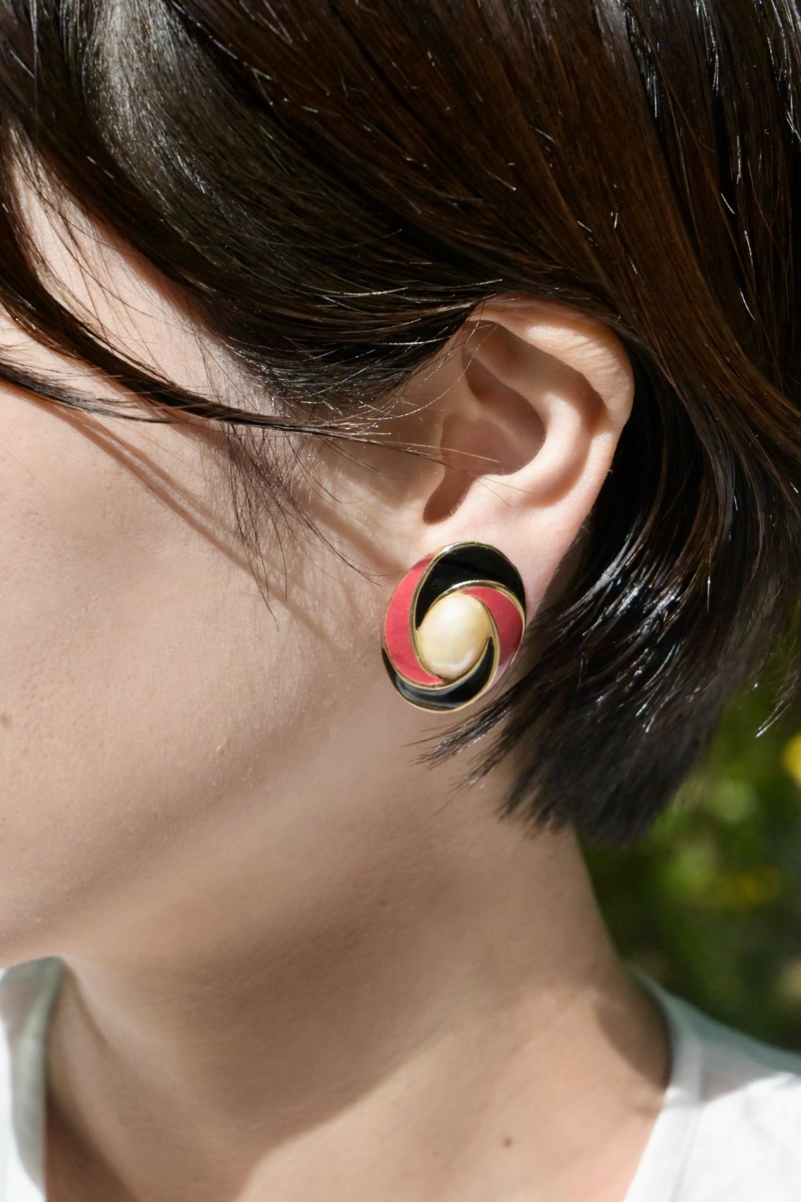CRIMSON SWIRL PEARL EARRINGS