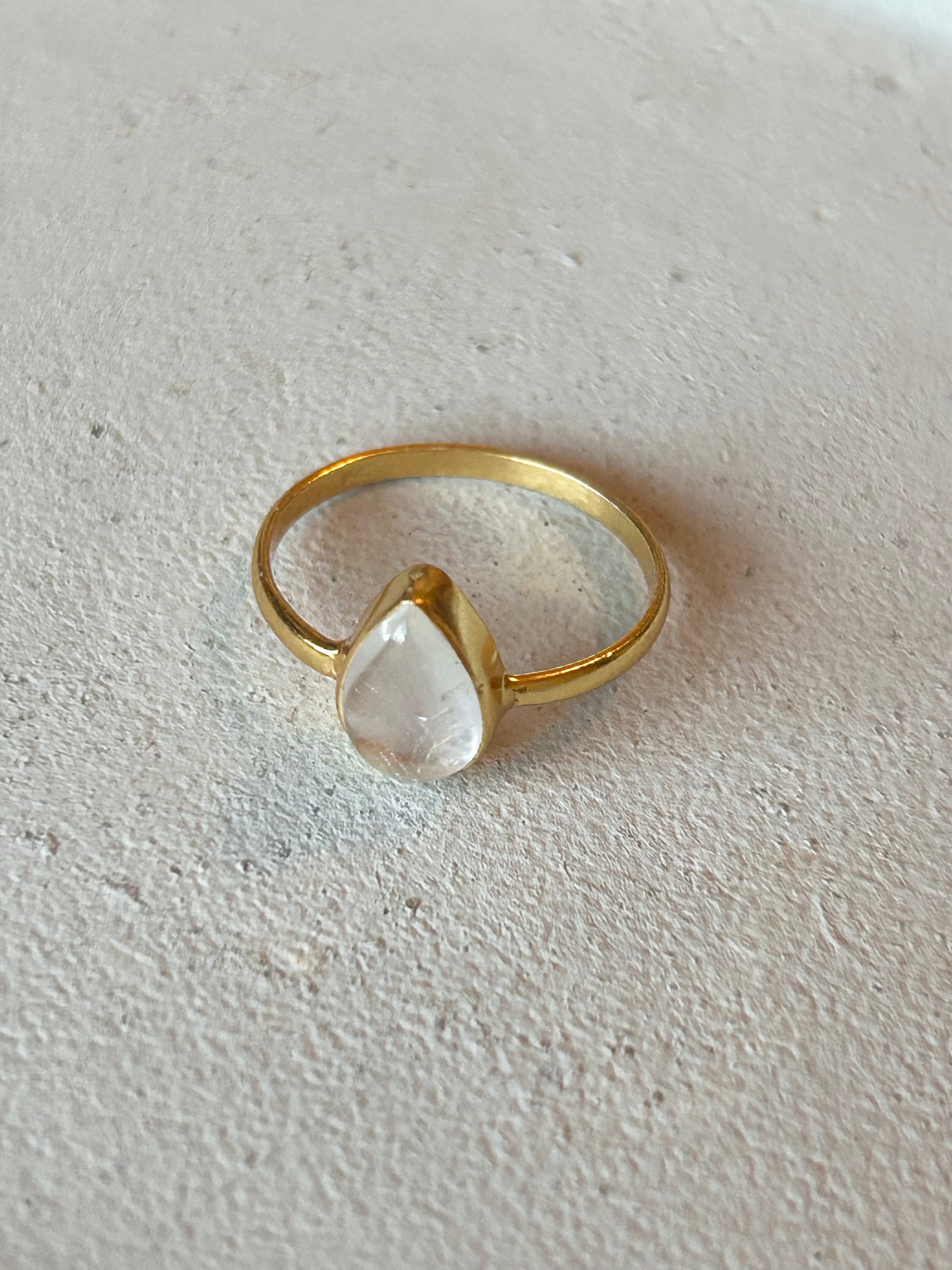 Clear drop stone ring