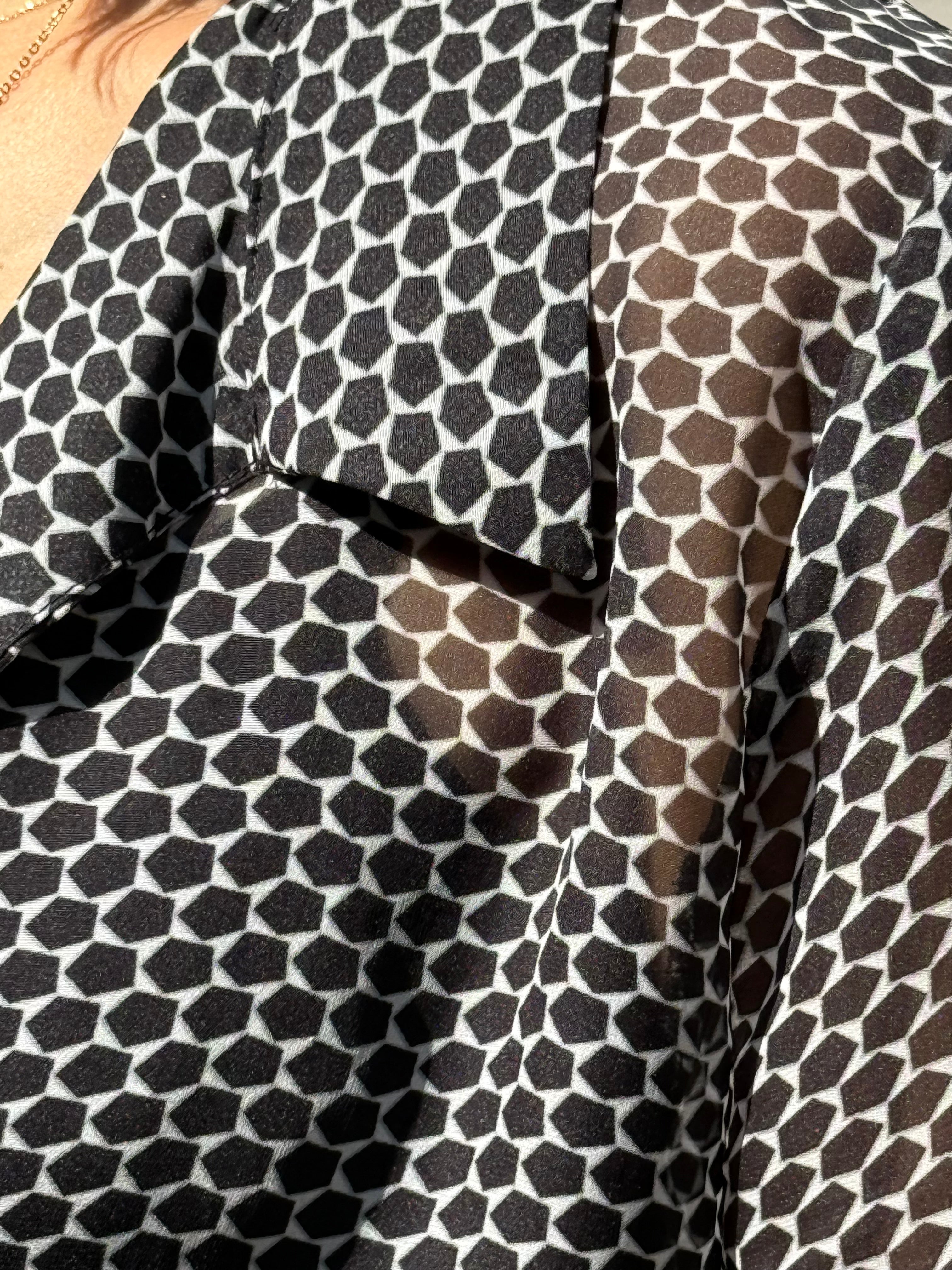 NOIR ÉLÉGANCE VINTAGE BLOUSE