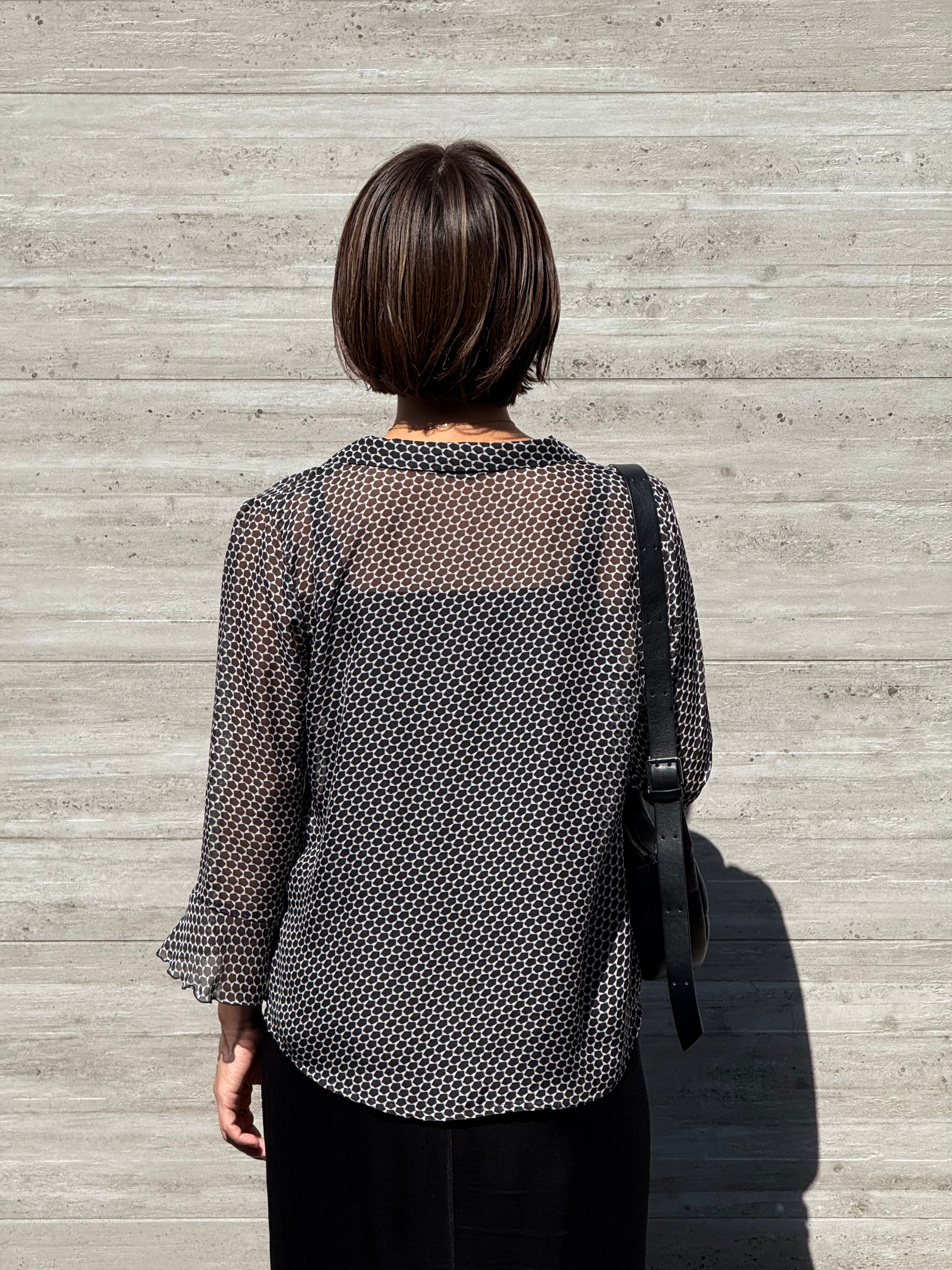 NOIR ÉLÉGANCE VINTAGE BLOUSE