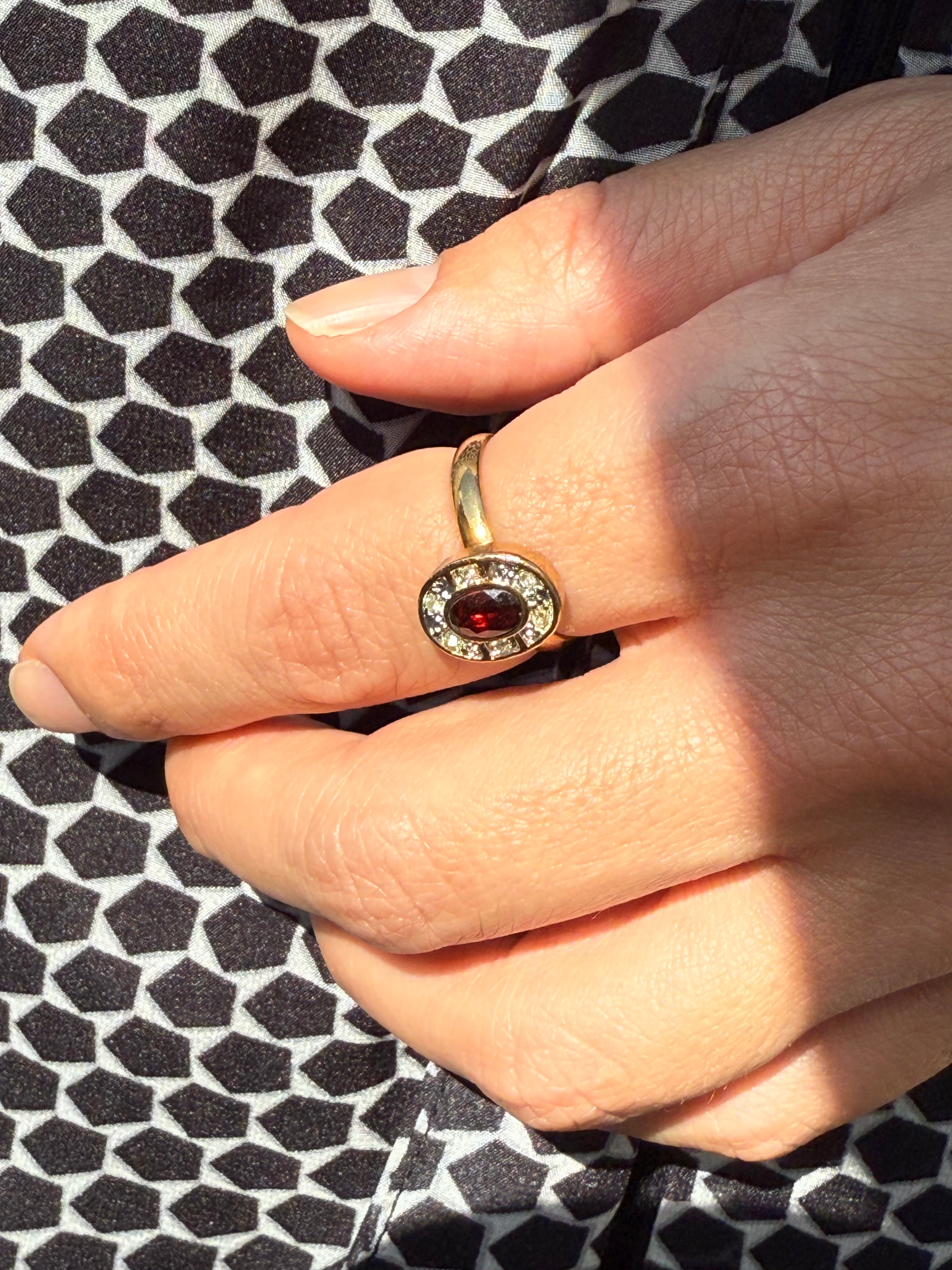 STARLIT ROUGE RING