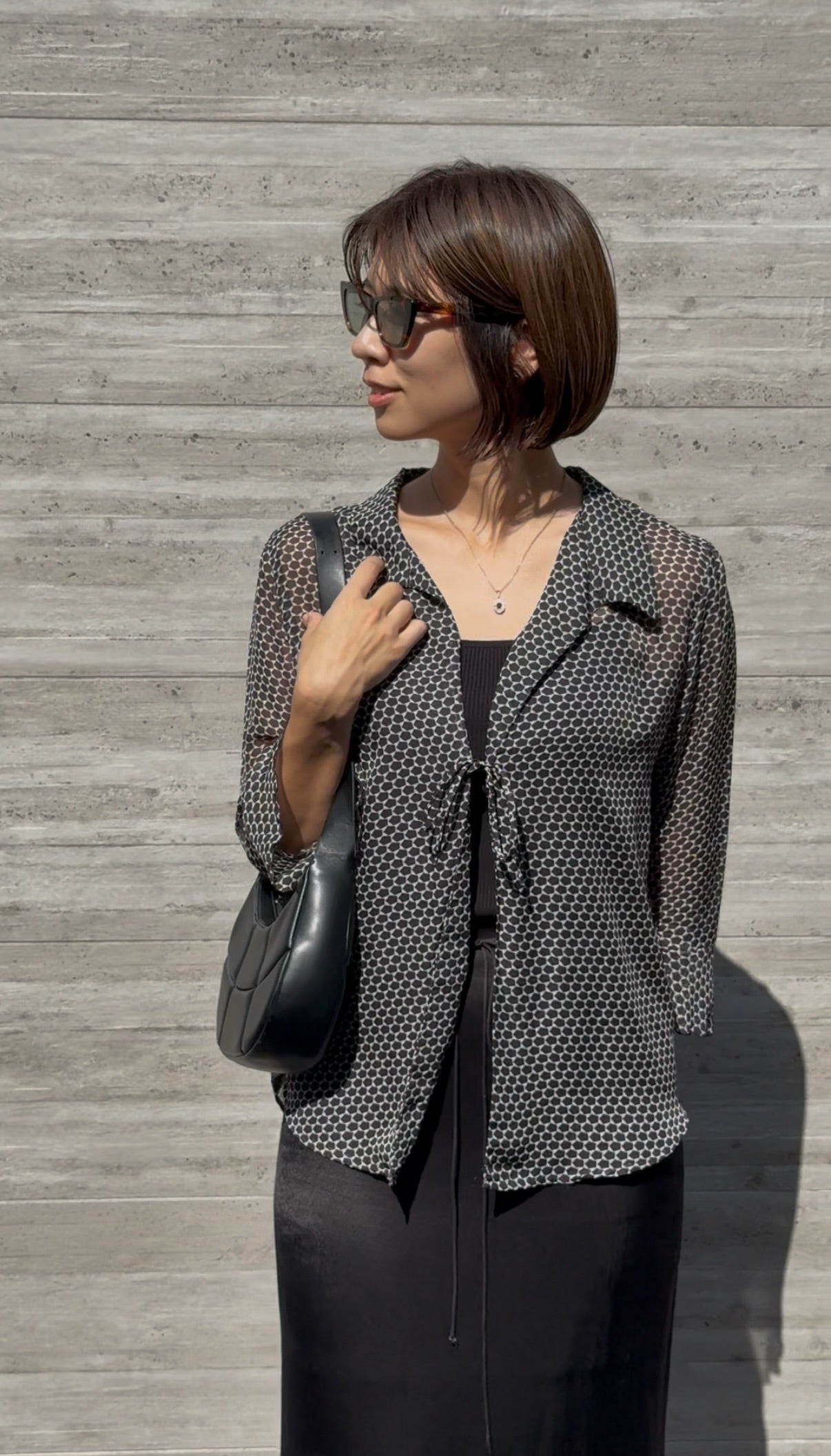 NOIR ÉLÉGANCE VINTAGE BLOUSE