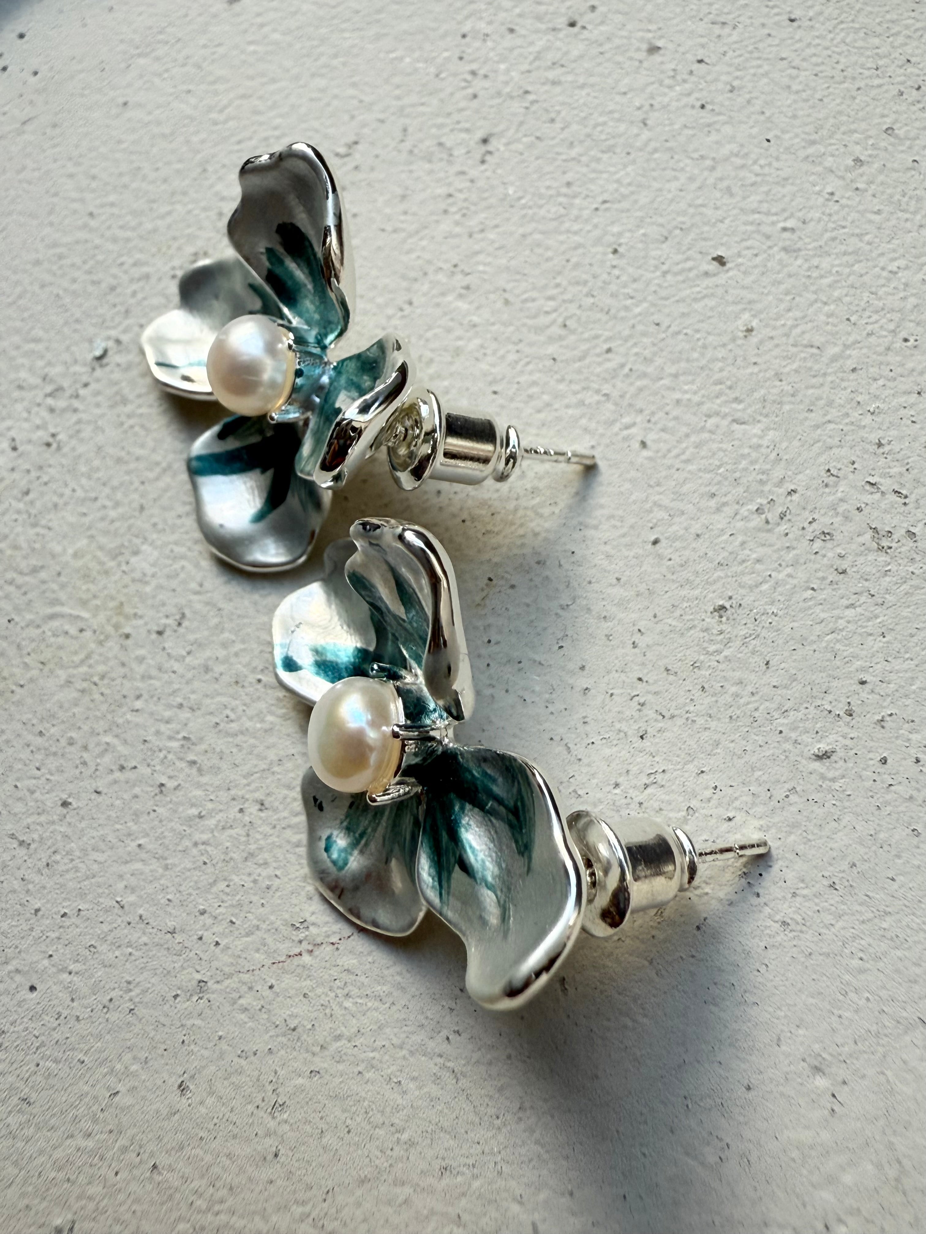 CELESTE BLOOM PEARL EARRINGS